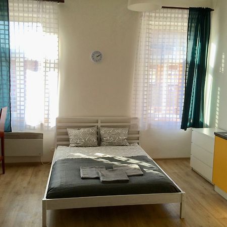 Residence Vita Nejedleho Prag Eksteriør billede