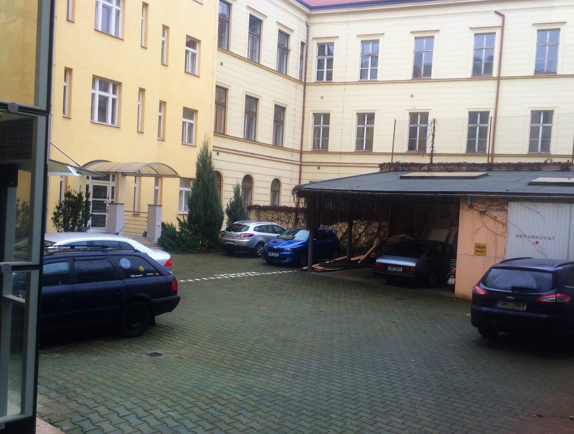 Residence Vita Nejedleho Prag Eksteriør billede